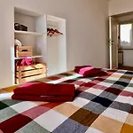 A Passo Lento Nel Castello Di Collepino -