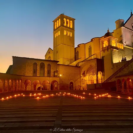 Feriehus A Passo Lento Nel Castello Di Collepino - Spello