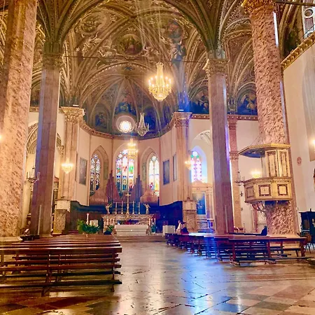 A Passo Lento Nel Castello Di Collepino -