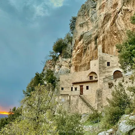 A Passo Lento Nel Castello Di Collepino -