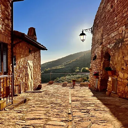 Feriehus A Passo Lento Nel Castello Di Collepino -