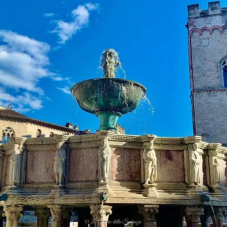 A Passo Lento Nel Castello Di Collepino - Spello