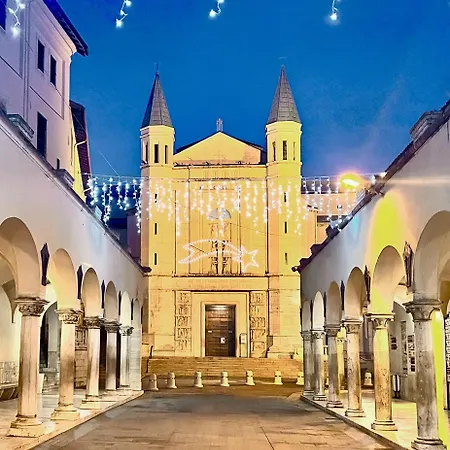 A Passo Lento Nel Castello Di Collepino -