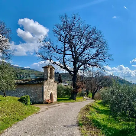 Feriehus A Passo Lento Nel Castello Di Collepino - Spello
