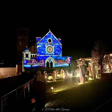 A Passo Lento Nel Castello Di Collepino - Spello