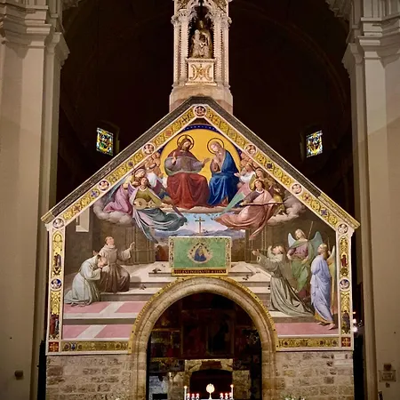 A Passo Lento Nel Castello Di Collepino - Spello