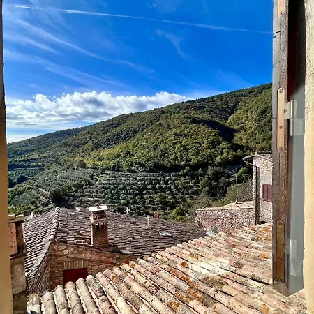 Casa de Férias A Passo Lento Nel Castello Di Collepino -