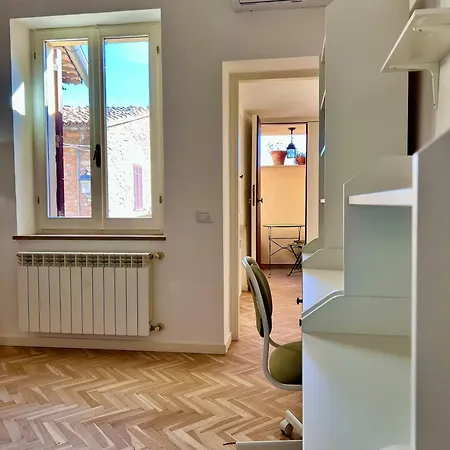 A Passo Lento Nel Castello Di Collepino - Spello