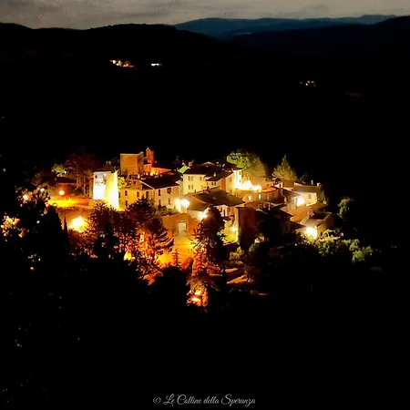 A Passo Lento Nel Castello Di Collepino - Spello