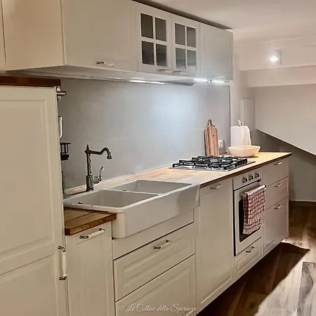 A Passo Lento Nel Castello Di Collepino -