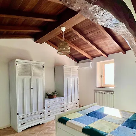 Casa de Férias A Passo Lento Nel Castello Di Collepino -