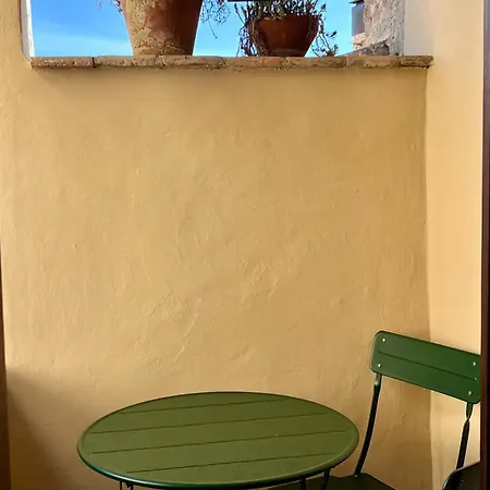 A Passo Lento Nel Castello Di Collepino -