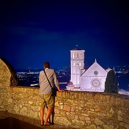 A Passo Lento Nel Castello Di Collepino - Spello