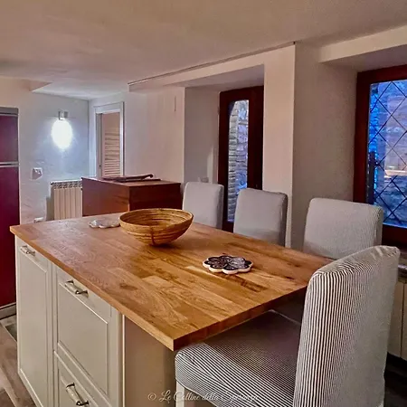 A Passo Lento Nel Castello Di Collepino - Spello