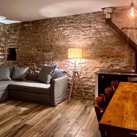 A Passo Lento Nel Castello Di Collepino - Spello