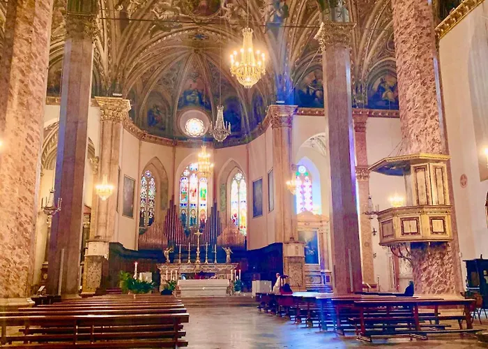 A Passo Lento Nel Castello Di Collepino -