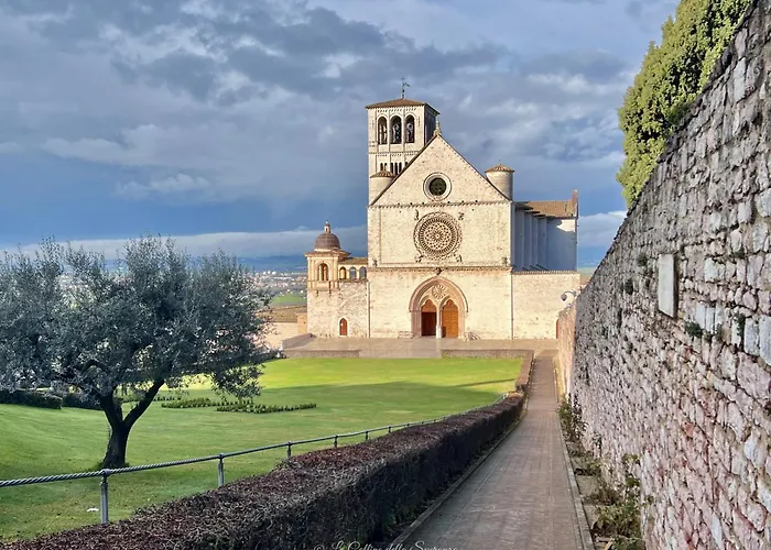 A Passo Lento Nel Castello Di Collepino -