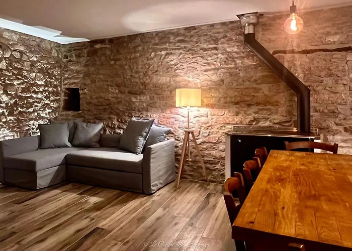 A Passo Lento Nel Castello Di Collepino - Spello